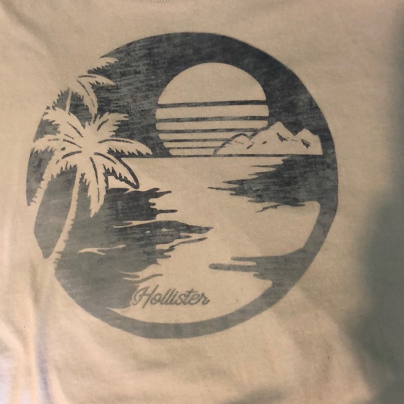 hollister t-shirt - Picture 2 of 2